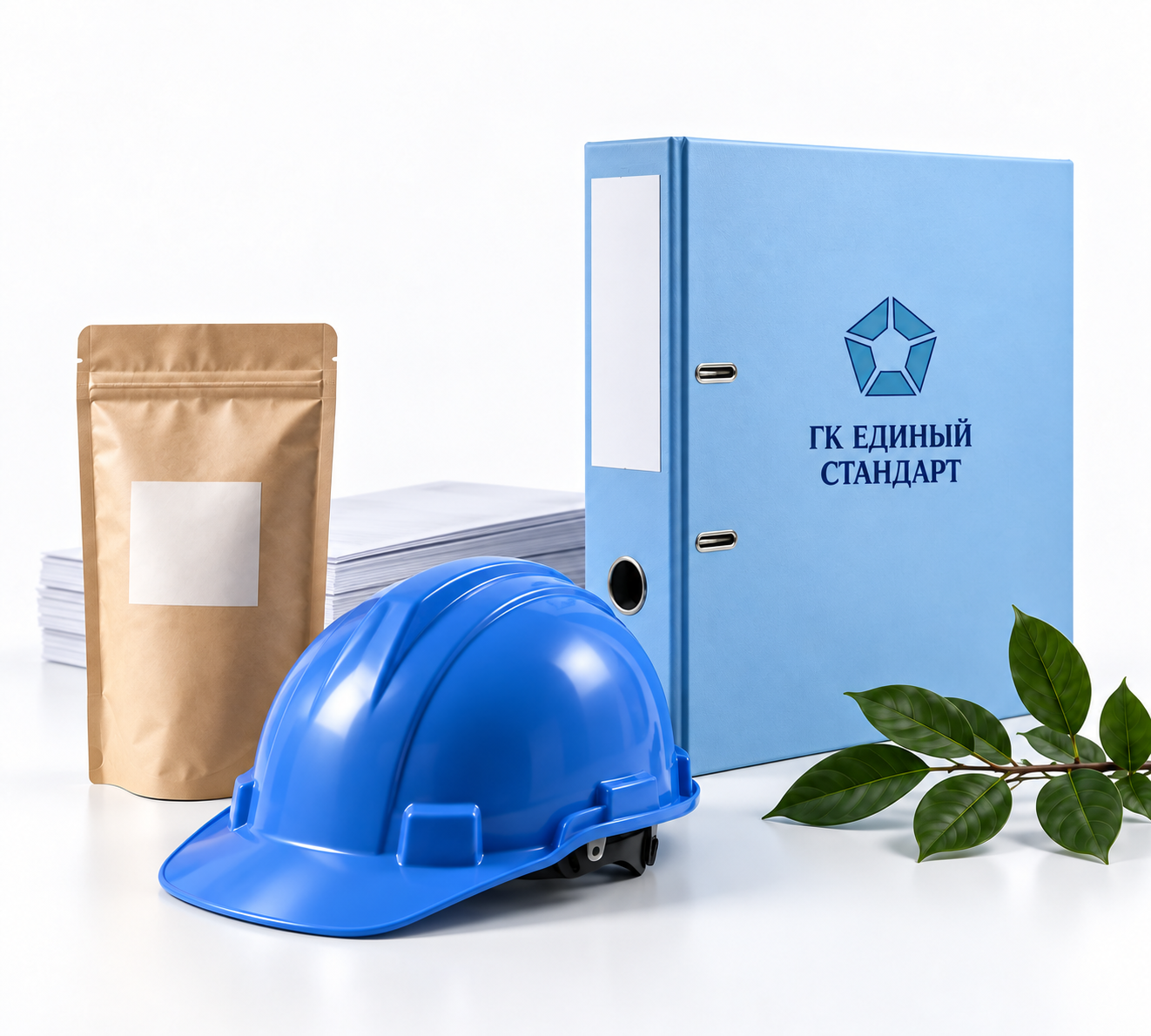Синяя строительная каска, папка документов и упаковка